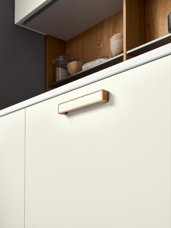 Handle Milano Rovere Nodoso Chiaro 799 with insert in Bianco Bicocca 873